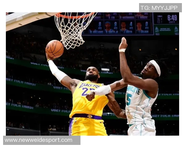 季前赛迎战湖人太阳队晒出布克马威帅气登机照引发关注 季前赛迎战湖人太阳队晒出布克马威帅气登机照引发关注