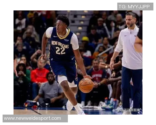 爱德华兹精准传球助攻戈贝尔轻松扣篮破包夹防守 爱德华兹精准传球助攻戈贝尔轻松扣篮破包夹防守