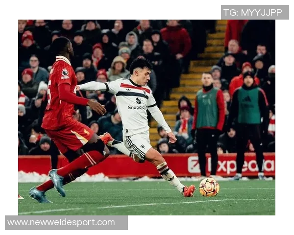 法尔克透露拜仁关注诺丁汉森林中卫穆里略但转会费用昂贵